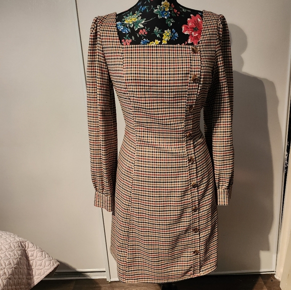 Dress - Picture 7 of 9